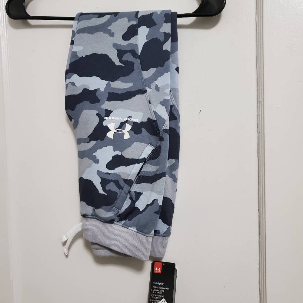 Boys under Armour sweatpants